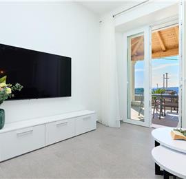 4 Bedroom Villa with Jacuzzi and Seaview in Orašac, Dubrovnik, Sleeps 9